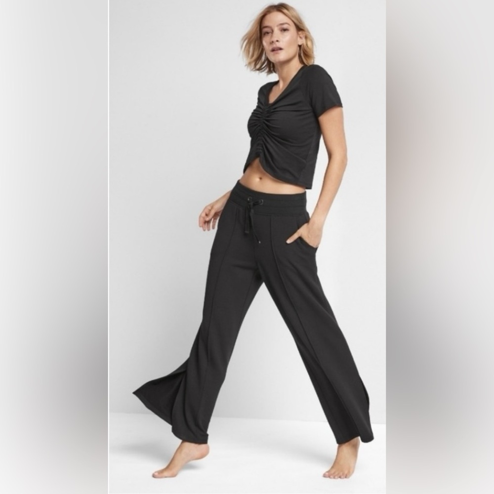 Athleta GUC Size M Sierra Wide Leg Pant in black